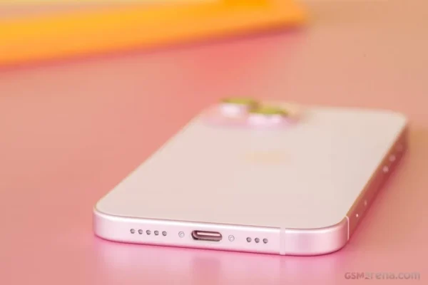 Refurborne phone Apple iPhone 15 128/GB ROM 6.1 'Original Super Retina OLED 6GB RAM Face ID Mobile Phone excellent condition
