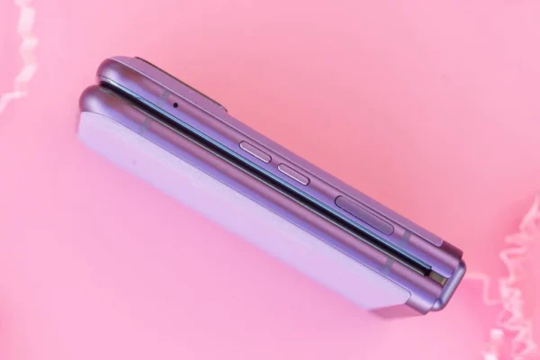 H4d280567f49d4954bf5865fee6c50224i.webp Moto Razr 40 5G Smartphone Snapdragon 8+ Gen 1 6.9-inch Foldable Screen 144Hz 64MP Camera 4200mAh Secure Ball Read-Only