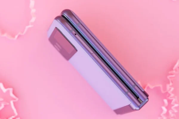H9bf1acf2e1154d539d4468cc5720a0e24.webp Moto Razr 40 5G Smartphone Snapdragon 8+ Gen 1 6.9-inch Foldable Screen 144Hz 64MP Camera 4200mAh Secure Ball Read-Only