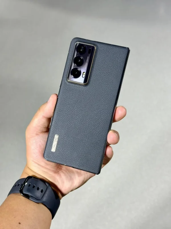 S05123999c4a94ed4ac5b348480c7850eg.webp Honor Magic V2 5G Foldable Smartphone Global Version LTPO OLED Display 120Hz Snapdragon 8 Gen2 50MP Triple Camera Android Mobile